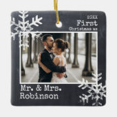 Chalkboard 1. Weihnachten Mr. & Mrs. Foto Keramikornament (Vorderseite)