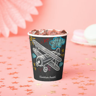 Chalkboard Adventure erwartet Airplane Baby Shower Pappbecher