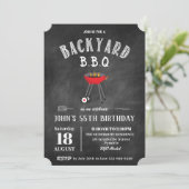 Chalkboard Backyard Barbecue GRILLEN Birthday Part Einladung (Stehend Vorderseite)