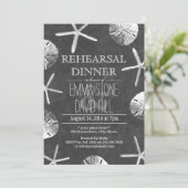 Chalkboard Beach Thema Hochzeit Probe Abendessen Einladung (Stehend Vorderseite)