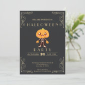 Chalkboard Black & Gold Niedliche Pumpkinhead Hall Einladung (Stehend Vorderseite)