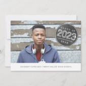 Chalkboard Briefmarke Foto Graduation Party Einladung (Vorderseite)