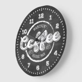 Chalkboard Coffee House Bar Monogram Custom Große Wanduhr (Winkel)