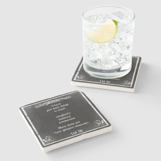 Chalkboard-Design mit Lao Tzu Inspiration Zitat Steinuntersetzer (Seitenansicht)