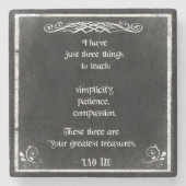 Chalkboard-Design mit Lao Tzu Inspiration Zitat Steinuntersetzer (Vorderseite)