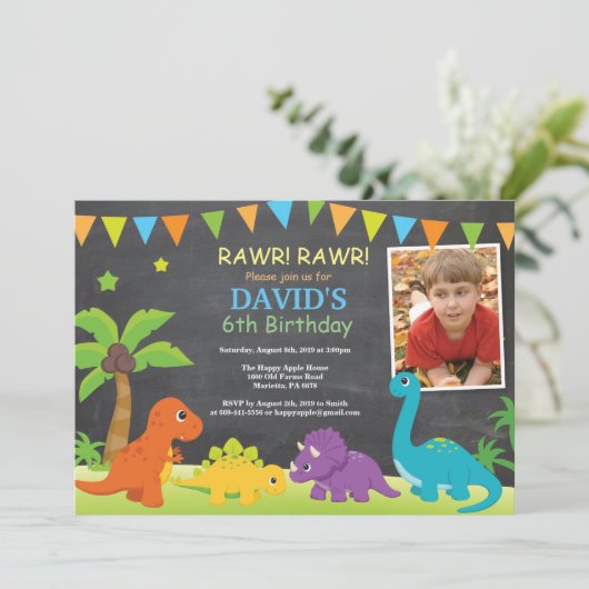 Chalkboard Dinosaur Birthday Invitation Dino Party Einladung (Stehend Vorderseite)