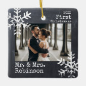 Chalkboard Erste Weihnachtsfeier Mr. & Mrs. Custom Keramikornament (Vorderseite)