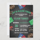 Chalkboard Es ist Game Time Football Baby Shower Einladung (Vorderseite)