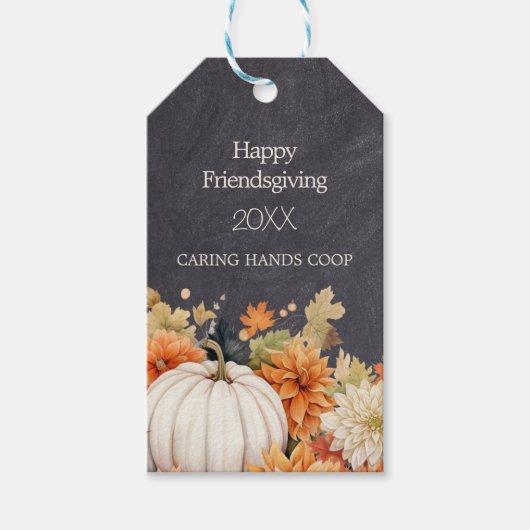 Chalkboard Fall Pumpkin Floral Friendsgiving Year Geschenkanhänger (Vorderseite)