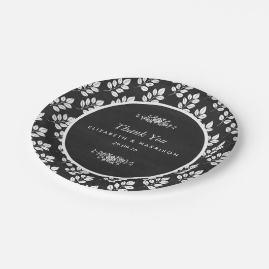 Chalkboard Floral Leaf Wedding Pappteller (Schrägansicht)
