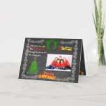 Chalkboard Frohe Weihnachten<br><div class="desc">Dieses Design zeichnet sich durch einen Kreideboden mit Kreiderahmen und eleganten Spiralpfeilen und -Blume aus, Weihnachtsdekorationen wie Weihnachtsbaum, Kranz, Zuckerrohr, Symbole und Banner mit Geschenken in lebhaften Farben. Sie können Ihre spezielle Touch mit der Anpassung von Text und Foto hinzufügen. Kommen Sie in den Weihnachtsgeist und schicken Sie Ihren besonderen...</div>