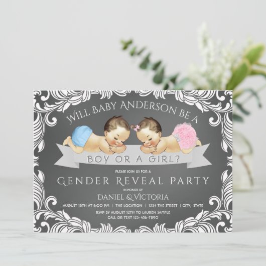 Chalkboard Gender Reveal Baby Shower Einladungen (Stehend Vorderseite)
