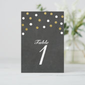 Chalkboard Gold & White Confetti Tischnummer Card (Stehend Vorderseite)