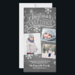 Chalkboard Grüße 3-Foto Snowflake Holiday Feiertagskarte<br><div class="desc">Diese Foto-Urlaubskarte bietet handgeschriebene und kalligraphische Kunstwerke auf einem angesagten Chalkboard-Hintergrund mit handgezeichneten Schneeflocken.</div>