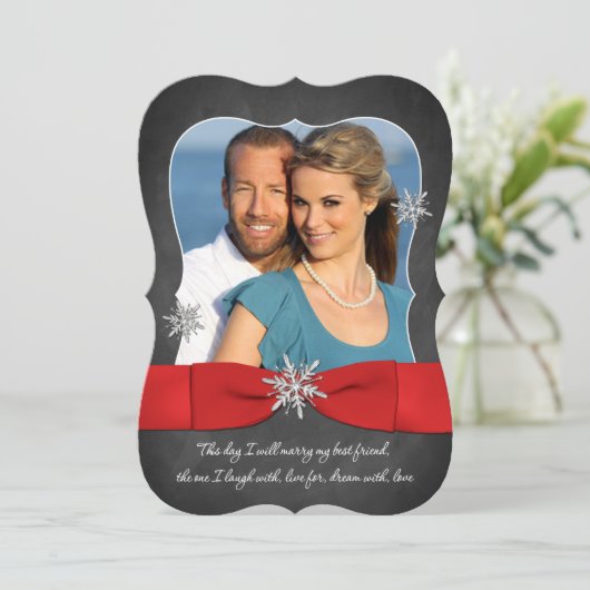 Chalkboard-Hochzeit | Rot, Silberschneeflocken Einladung (Stehend Vorderseite)