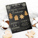 Chalkboard Holiday Cookie Exchange Party einladen Einladung<br><div class="desc">Freuen Sie sich auf die elegante Party Einladung des Cookie-Austauschs mit moderner Typografie und herrlichen Lebkuchenkochen vor einem Hintergrund aus Kalkplatten. Fügen Sie einfach Ihre Veranstaltungsdetails zu dieser einfach zu bedienenden Vorlage hinzu, um sie zu einer einmaligen Einladung zu machen. Dreh die Karte auf, um ein niedliches Fingerbread-Cookies-Muster auf der...</div>