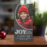 Chalkboard Joy to the World Foto Frame Feiertagskarte<br><div class="desc">Eine moderne,  trendige Weihnachtskarte mit dem Vintagen Kreidebrett-Look,  der im Moment beliebt ist.</div>
