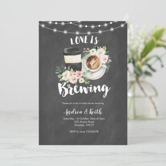 Chalkboard Kaffee Liebe ist Brechen Brautparty Einladung (Stehend Vorderseite)