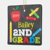 Chalkboard Keepake der zweiten Klasse Farbige Kind Keramikornament (Links)