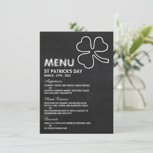 Chalkboard-Kleeblatt, St Patrick's Day Menu Card Einladung (Stehend Vorderseite)