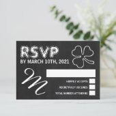 Chalkboard-Kleeblatt, St Patrick's Day Party UAWG RSVP Karte (Stehend Vorderseite)