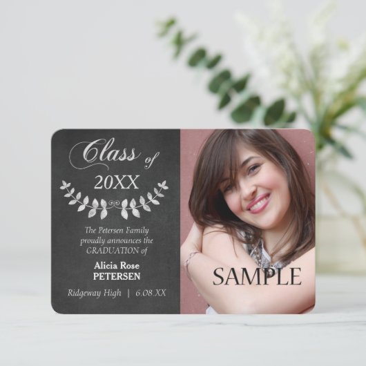 Chalkboard Laurel Leaf Abschluss Ankündigung (Stehend Vorderseite)