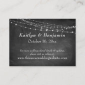 Chalkboard & Light Strings Hochzeitsunterkünfte Begleitkarte (Rückseite)