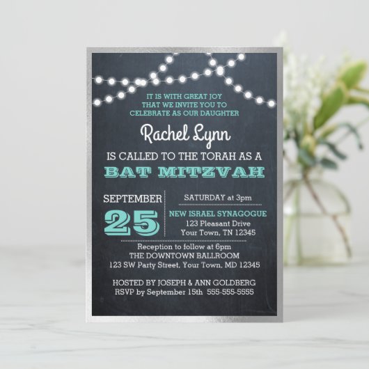 Chalkboard Lights Aquamarin Foil Border Bat Mitzva Einladung (Stehend Vorderseite)