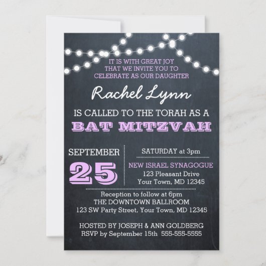 Chalkboard Lights Lilac Bat Mitzvah Einladung (Vorderseite)