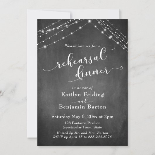 Chalkboard Lights Skript Hochzeit Probe Dinner Einladung (Vorderseite)