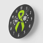Chalkboard Lime Green Awareness Ribbon Runde Wanduhr (Winkel)