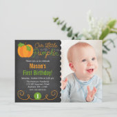 Chalkboard Little Pumpkin Green Orange Geburtstag Einladung (Stehend Vorderseite)