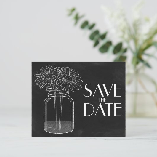 Chalkboard - Mason Jar - Daisies Save the Date (Stehend Vorderseite)