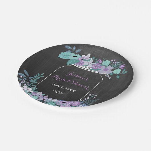 Chalkboard Mason Jar Lila florales Brautparty Pappteller (Schrägansicht)