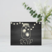 Chalkboard Mason Jar mit Fireflies Wedding RSVP Einladungspostkarte (Stehend Vorderseite)
