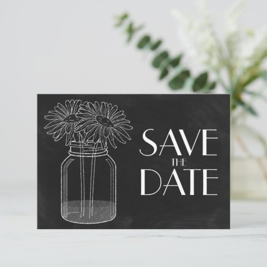 Chalkboard - Mason Jar und Daisis Save the Date (Stehend Vorderseite)
