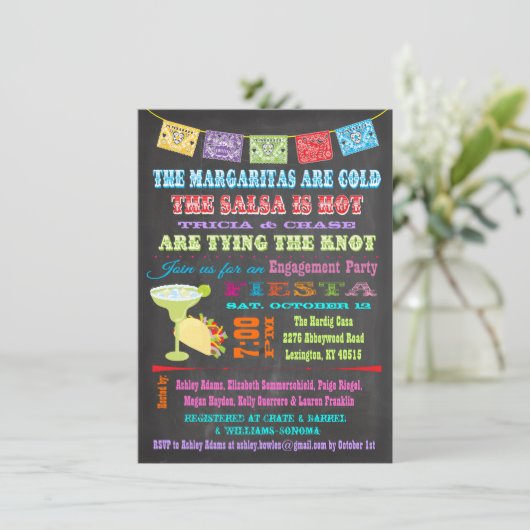 Chalkboard Mexikanische Fiesta Engagement Party Einladung (Stehend Vorderseite)