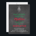 Chalkboard Mistletoe Holiday Party Einladung<br><div class="desc">Diese festliche Chalkboard-Feier-Einladung wird mit Mistletoe und dem niedlichen Sprichwort, What Happens Under the Mistletoe Bleibe Under the Mistletoe, auf einem Chalkboard-Hintergrund, um es zu einer lustigen und trendigen Weihnachtsfeier Party Einladung. Es ist Teil der Chalkboard Mistletoe Holiday Collection. Wenn Hilfe benötigt wird, um diese zu personalisieren, oder wenn zusätzliche...</div>