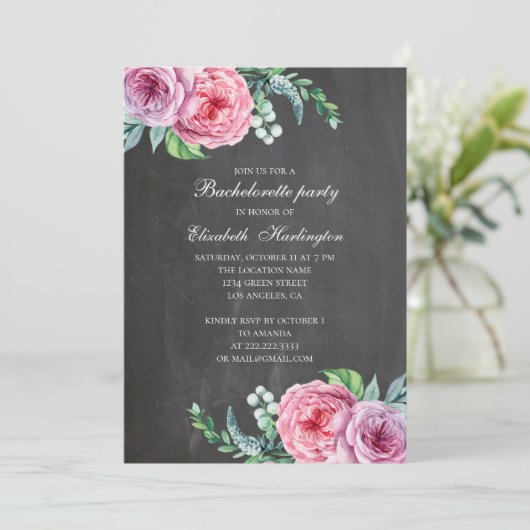 Chalkboard Moderner rosa Junggeselinnen-Abschied Einladung (Stehend Vorderseite)