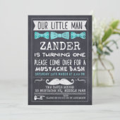 Chalkboard Mustache 1. Geburtstag Einladung (Stehend Vorderseite)