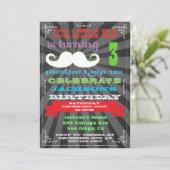 Chalkboard Mustache Geburtstagsparty Einladungen (Stehend Vorderseite)