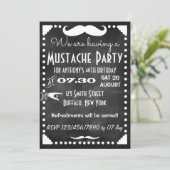 Chalkboard Mustache Party Einladung (Stehend Vorderseite)