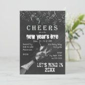 Chalkboard Neujahr Champange Einladung (Stehend Vorderseite)