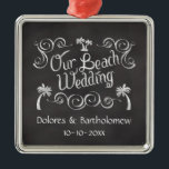 Chalkboard Our Beach Wedding Silbernes Ornament<br><div class="desc">Trendy und beliebter Chalkboard Hintergrund in Holzkohle grau mit weißem handgeschriebenem Look Text. Erinnern Sie sich an ein altes Einkaufszentrum oder an Vintage Anziehungskraft. Bringen Sie Vintagen Stil mit einem staubigen Schieferkarton zurück. Das Ufer ist ein perfekter Ort, um die großen Hochzeitstage-Nuptials mit diesem Thema zu feiern, diesen wahren Sake...</div>