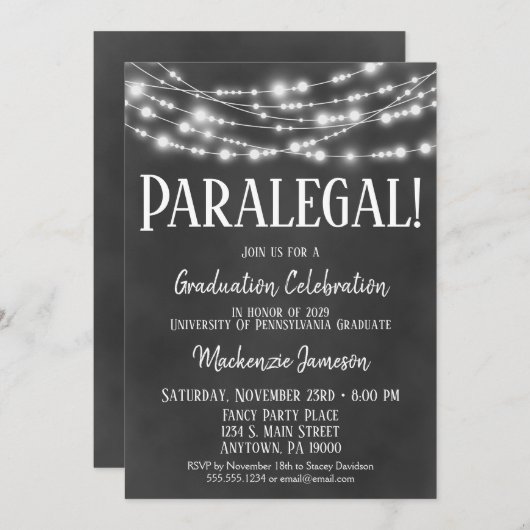 Chalkboard Paralegal Graduation Party Einladung (Vorne/Hinten)
