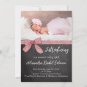 Chalkboard Pink Bow Girl Baby Geburtsankündigung Ankündigung (Vorderseite)