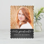 Chalkboard Script 2015 Graduation Party Einladung (Stehend Vorderseite)