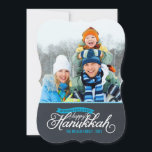 Chalkboard Script Hanukkah Foto-Karte Feiertagskarte<br><div class="desc">Einfach schicke moderne Hanukkah Urlaub Foto-Karte elegante Kalligraphie Skript Typografie auf einem Imitat Chalkboard Textur Hintergrund. Personalisieren Sie das Design mit Ihrem eigenen Foto und Namen. Klicken Sie auf den Button "Anpassen",  um mehr Text und Fotos auf der Rückseite hinzuzufügen und Ihr eigenes einzigartiges Design zu erstellen!</div>
