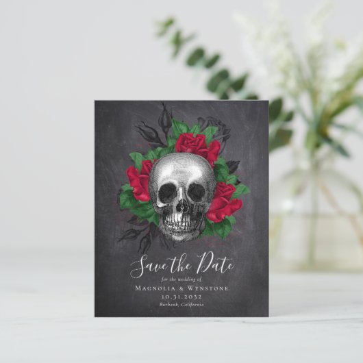 Chalkboard Skull Gothic Halloween Save the Date (Stehend Vorderseite)