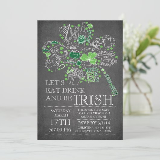 Chalkboard St. Patrick's Day Bash Dinner Party Einladung (Stehend Vorderseite)